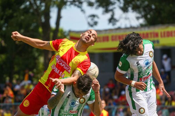 Triunfos visitantes en la Intermedia - Fútbol - ABC Color