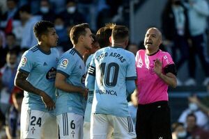 Real Madrid gana con regalos arbitrales - Fútbol - ABC Color
