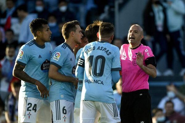 Real Madrid gana con regalos arbitrales - Fútbol - ABC Color