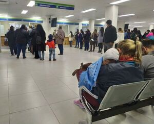 El interminable y humillante vía crucis de los asegurados de IPS - Nacionales - ABC Color