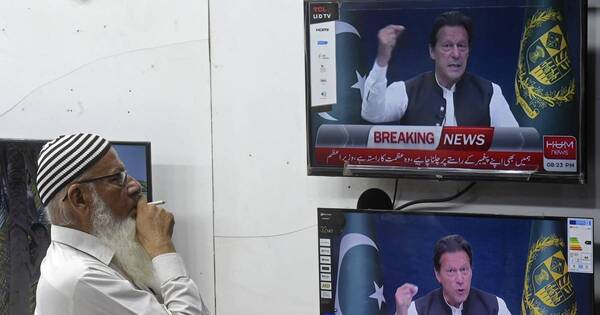 La Nación / Presidente pakistaní disolvió el parlamento tras escapar de una moción de censura