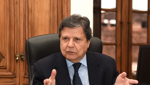 "Soy precandidato, pero si alguien mide mejor que yo, iré detrás de él"