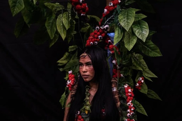 Brasil: Indígenas de la Amazonía realizan su primer desfile de modas - 1000 Noticias