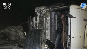 Tractocamión vuelca en Caacupé y deja heridos | Noticias Paraguay