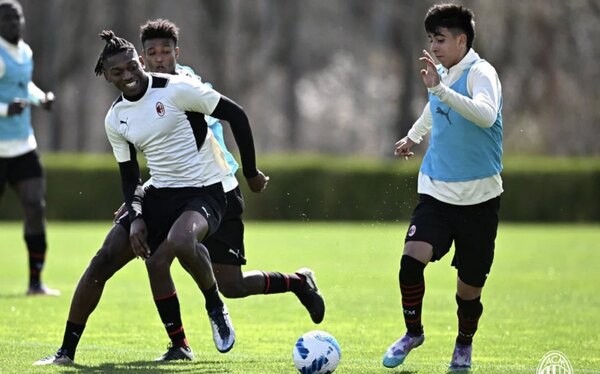 Hugo Cuenca compartió entrenamiento con el plantel principal del Milan