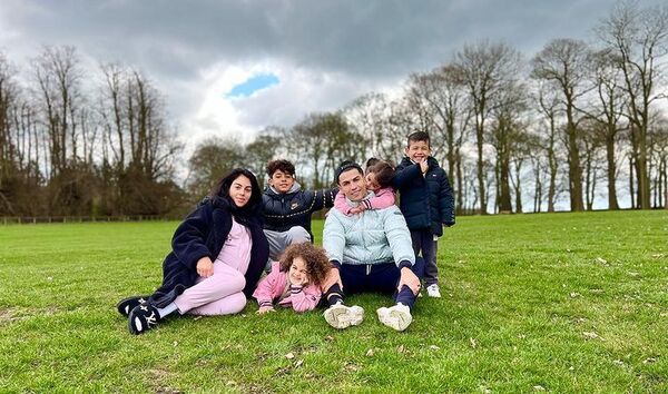 Cristiano Ronaldo disfruta este domingo a pura familia - Gente - ABC Color