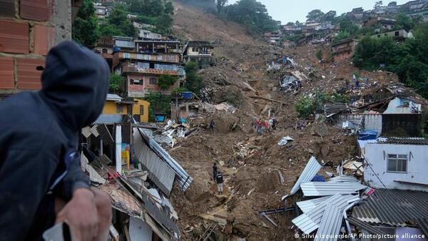 Se eleva a 16 el número de muertos por las lluvias torrenciales en Río de Janeiro - .::Agencia IP::.