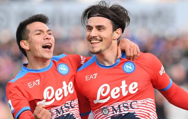 Nápoli castiga al Atalanta y empata con Milan en el liderato de la Serie A