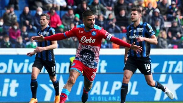 Napoli impone su efectividad en Bérgamo y presiona al Milan