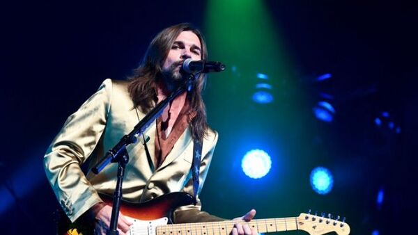 Juanes gana premio Grammy por su álbum Origen