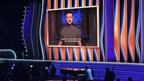 Presidente de Ucrania Volodímir Zelensky interviene en la gala de los Grammy