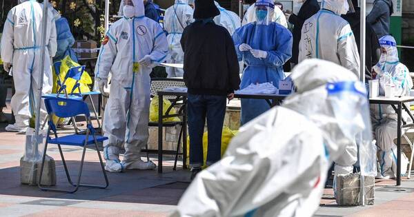 La Nación / Polémica en Shanghái por medida de separar padres de hijos con COVID-19
