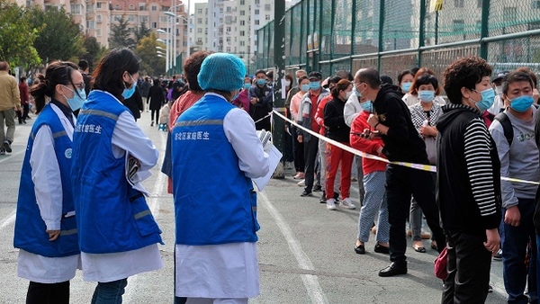 Polémica medida de separar padres de hijos con covid desata indignación en Shangai - .::Agencia IP::.