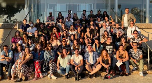 Nasta celebra 54 años y consolida su liderazgo como la agencia local más internacional del mercado.