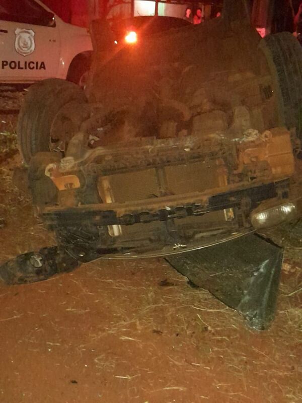 Hombre muere tras violento choque y vuelco de vehículo en Minga Guazú