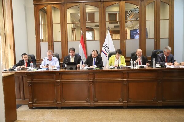 Presentarán denuncia contra el juez Carlos Hermosilla ante el JEM - Megacadena — Últimas Noticias de Paraguay