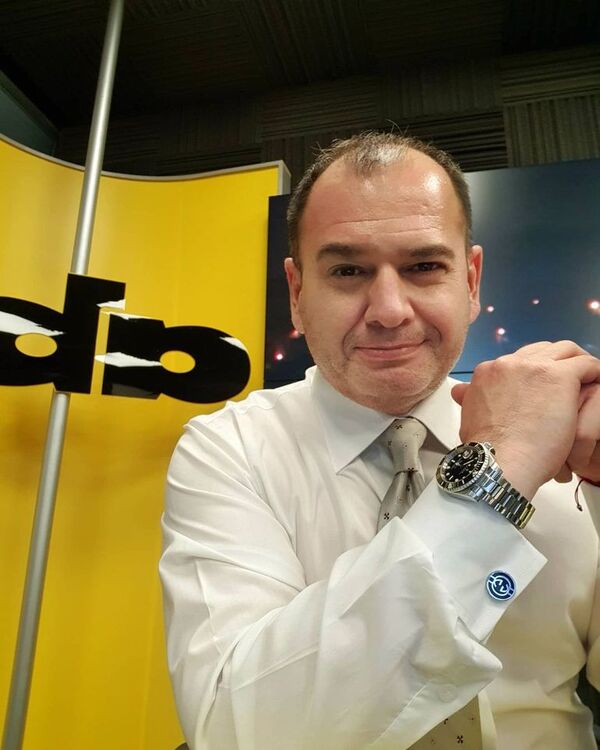 La felicidad de Carlos Troche por recibir el Premio Paraná al Mejor Programa Informativo - Gente - ABC Color