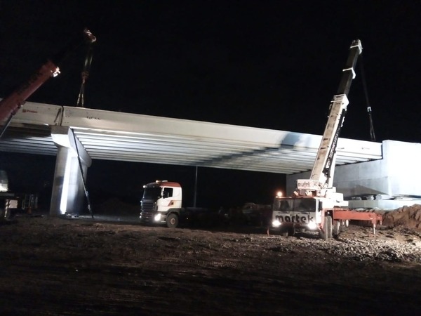 Diario HOY | Colocaron la última viga del puente de 180 metros de la Costanera Sur