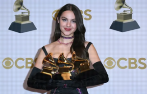 Silk Sonic, Jon Batiste y Olivia Rodrigo, destacados de los Grammy 2022
