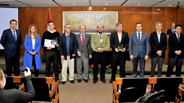 BCP entregó premios a escritores ganadores del Concurso Arte y Cultura - .::Agencia IP::.