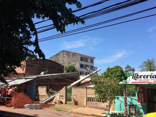 Crónica / Se le quemó todo tras caída de poste de Ande en Tres Bocas y cerró su negocio