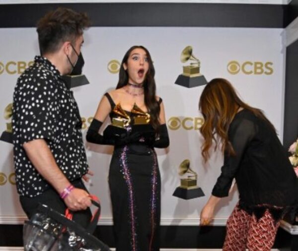 Olivia Rodrigo rompió uno de sus tres Grammy