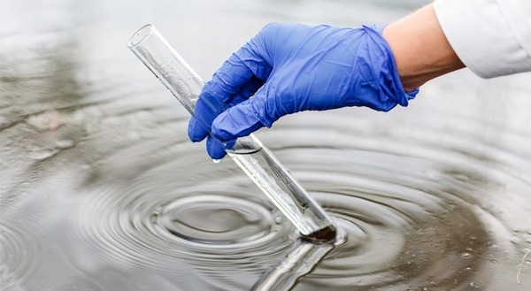 Denuncian que aguas del acuífero Patiño se encuentran contaminadas con líquido inflamable