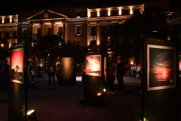 Fotos del “Atardecer en Paraguay” se exhiben en la Plaza de la Democracia - Artes Plásticas - ABC Color