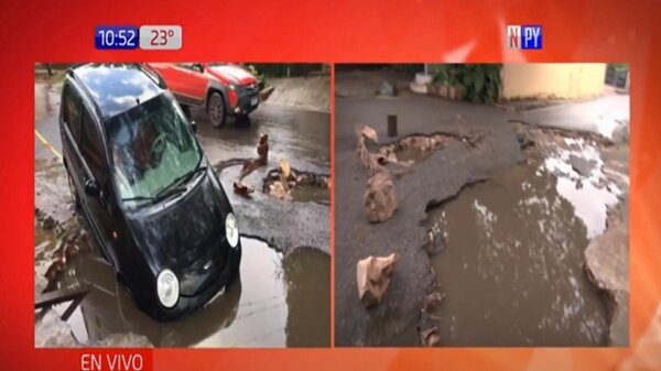 Enorme cráter en Lambaré se traga un automóvil | Noticias Paraguay