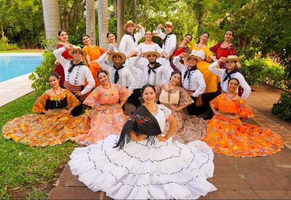Crónica / 38 veces dijeron NO a bailarines que quieren viajar a México
