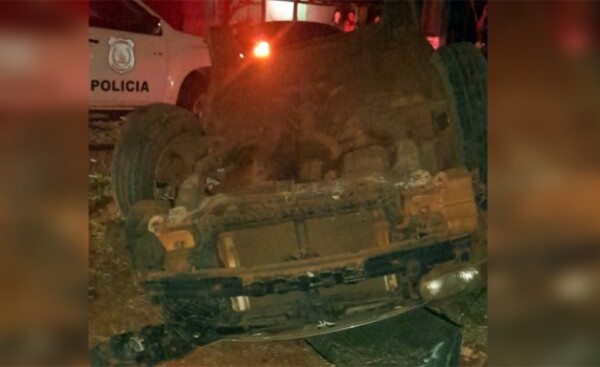 Hombre muere en aparatoso choque y vuelco en Minga Guazú