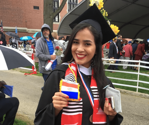Paraguaya se recibe con honores en la Universidad de Boston, EEUU