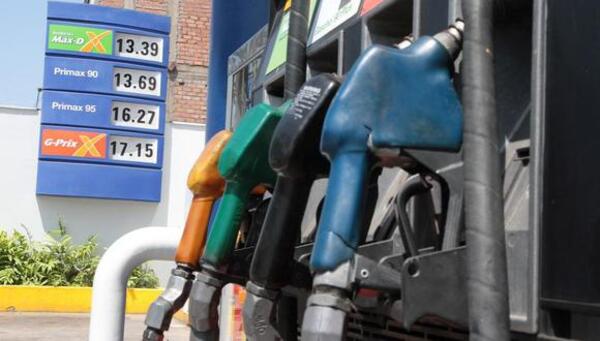 Diario HOY | Bajan los precios de los combustibles en Perú tras la exoneración impositiva