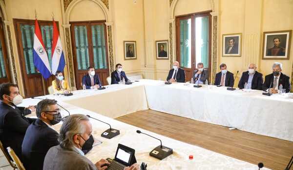 Pretensión de reducir tributos y aumentar salarios de funcionarios pondría en riesgo la estabilidad económica, advierten - ADN Digital