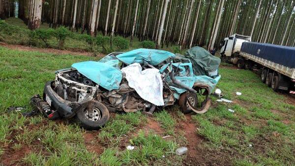 Funcionario de Ande muere en choque con un camión