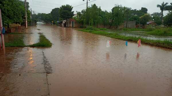 Inundación de calles en San Lorenzo: viviendas quedan 'bajo agua' con cada lluvia