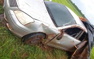 Aparatoso vuelco de vehículo en Yhú – Prensa 5
