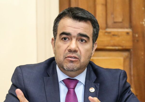 Afirman que si no se cortan gastos rígidos, corren riesgo las inversiones y programas sociales - Megacadena — Últimas Noticias de Paraguay