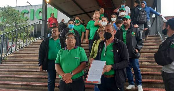 La Nación / Funcionarios de la Terminal de Asunción piden mejoras en infraestructura