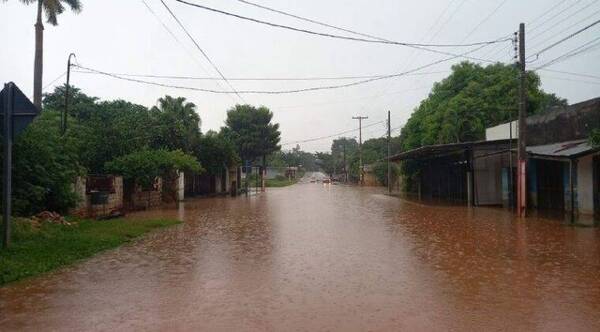 Crónica / ¡Socorro!: barrio Mitâ'i de San Lorenzo quedó bajo agua