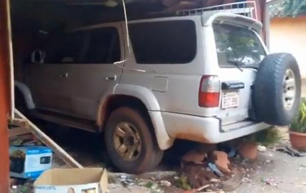 Conductor ebrio se queda dormido al volante y choca contra una casa en Repatriación – Prensa 5