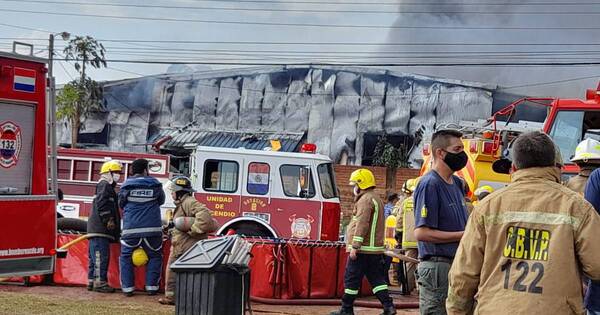 La Nación / Bomberos de Alto Paraná se reorganizan para ser parte del comité de emergencia