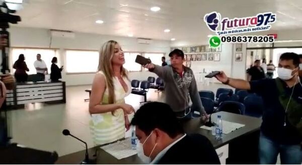 Sesión de la Junta Municipal terminó a los gritos