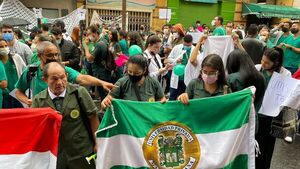 Diario HOY | Caso María Serrana: miles de estudiantes quedan en el limbo tras cierre de la carrera