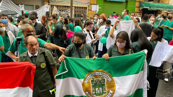 Diario HOY | Caso María Serrana: miles de estudiantes quedan en el limbo tras cierre de la carrera