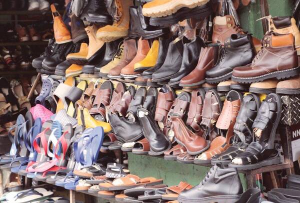 Crónica / Feria de saldos: calzados, marroquinería y artesanía