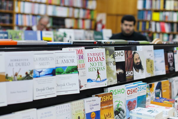 Las editoriales argentinas protestan por la restricción a la importación de libros - MarketData