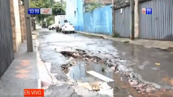 Calamitoso estado de la avenida Obispo Maíz de Asunción | Noticias Paraguay