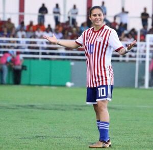 Jessica Martínez insta a las jóvenes a tener “coraje” para salir adelante en el fútbol femenino