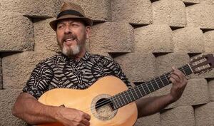 Diario HOY | Cantautor español Javier Ruibal junto a Purahei Soul en concierto en el Juan de Salazar